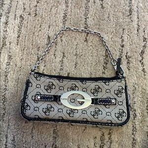guess mini clutch